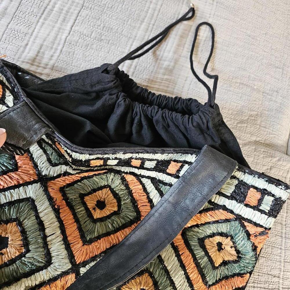 Handmade Geometric Pattern Tote Bag with Tassels - Picture 3 of 7